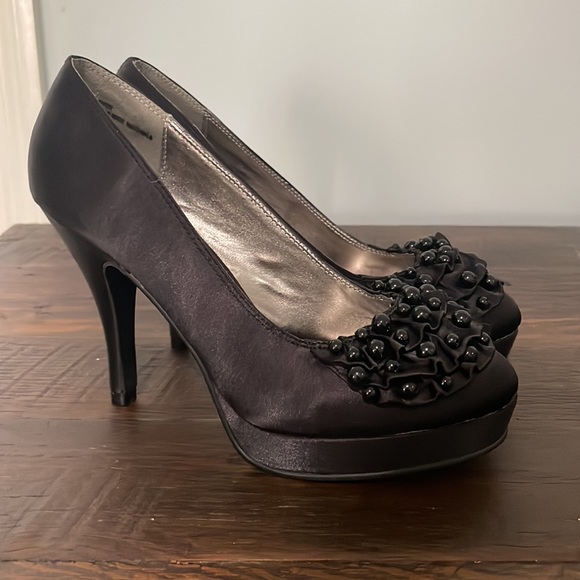 Ruffled Beaded Unlisted Kenneth Cole Platform Heel Satin - Picture 2 of 3